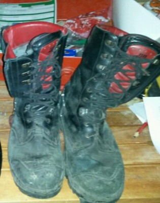 Alte Stiefel nach einigen Jahren im Einsatz