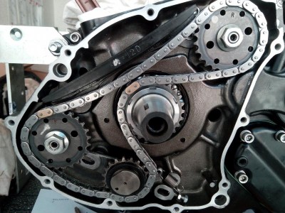 ...so sollte das (ohne Polrad) aussehen... Spanner ist noch nicht montiert, daher die Kette lose...