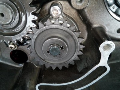 ...in eingebautem Zustand, fast völlig vom Antriebsrädchen verdeckt