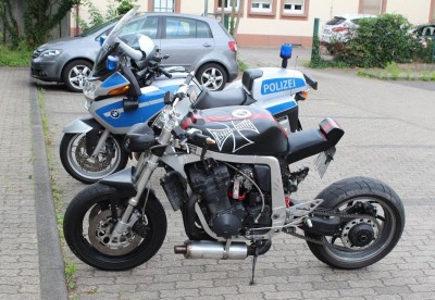 gsxr 1100 basteltag.jpg (89.13 KiB) 6908 mal betrachtet Korrekt
