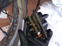 ...dabei, weil die Stollenräder (Mitas E 09) eigene Bremsscheiben und Beläge haben, gleich noch die Bremssättel kontrolliert, gesäubert und mit Kupferpaste versehen...