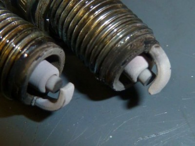 Tigerparts part 1 10.JPG (61.36 KiB) 3991 mal betrachtet Viel zu mager laufender Motor durch Falschluft im Ansaugtrakt (in diesem Fall unsauber aufgetragene Dichtmasse statt O-Ring Zylinderseitig)