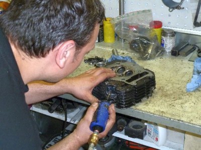 Tigerparts part 1 16.JPG (88.23 KiB) 3782 mal betrachtet Fräsarbeitem Zylinder der DR650 - vergrößern und säubern der Auslasskanäle