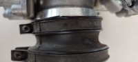 Der Anschluss zur Airbox muss nur etwas gedehnt werden