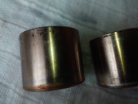 IMG_20200311_120100.jpg (363.94 KiB) 2900 mal betrachtet ..die vorderen Kolben sehen zwar noch 'n bissel besser aus, hab' aber trotzdem neue Kolben bestellt, ich mach' da keine Kompromisse...